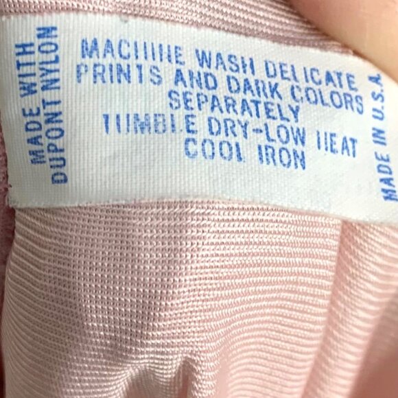 Vintage 70s Vanity Fair Pink Tricot Nylon Embroidered Floral Nightgown Size 36 - Picture 9 of 9